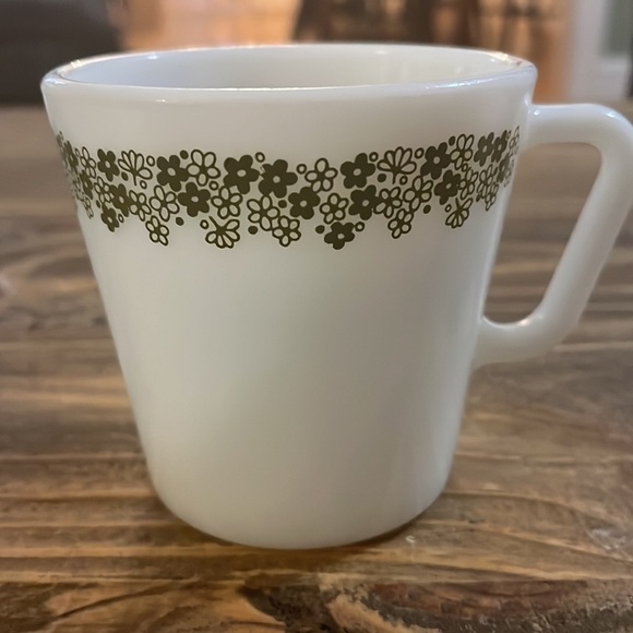 Pyrex Daisy pattern Cornell set of two vintage mugs - Picture 2 of 8